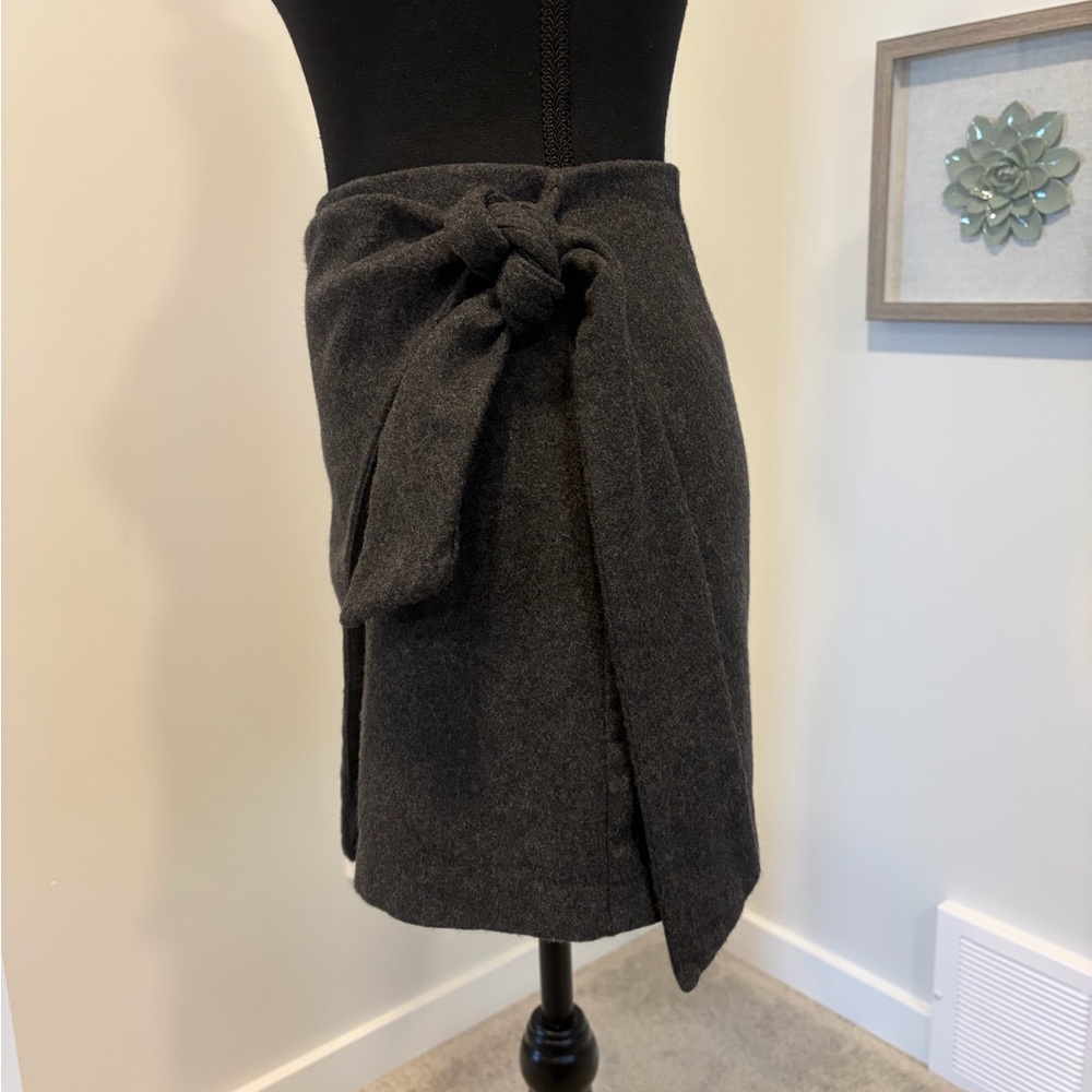 Aritzia Wilfred Dorine Grey Faux Wrap Mini Skirt Wool/Cashmere/Silk EUC - Picture 3 of 12